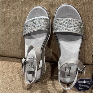 Sonoma Women's Silver Sandals with Sparkling Accents